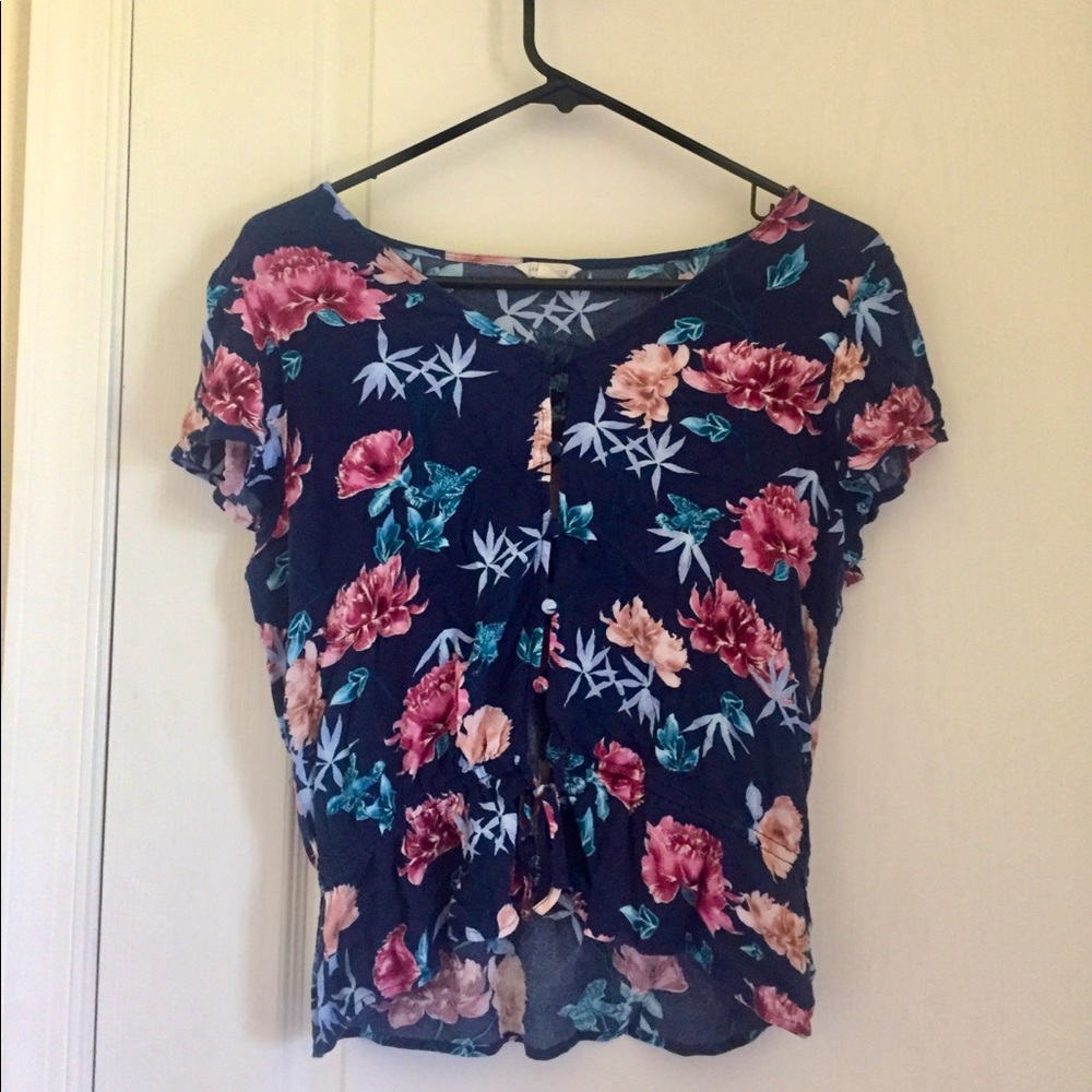 Cinched floral button up top